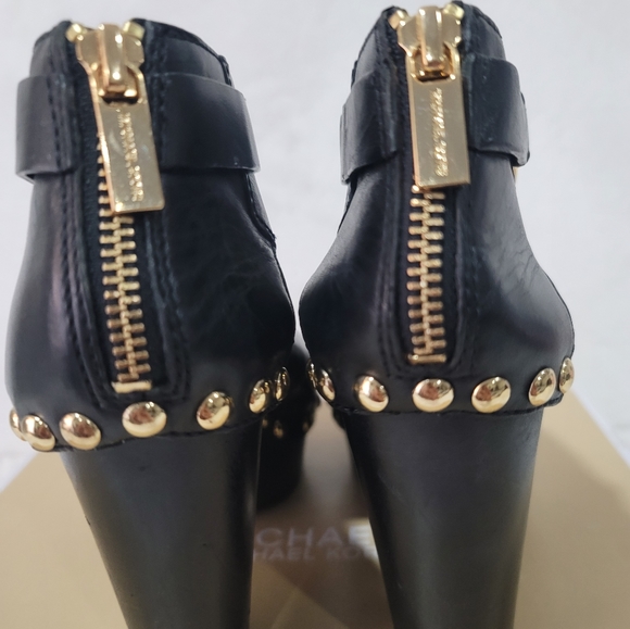 Shoes - Picture 4 of 5